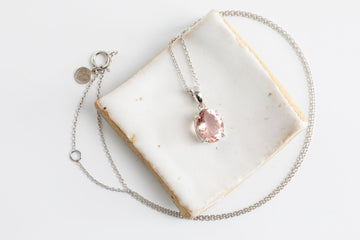 Solstice Aura Morganite Oval Pendant